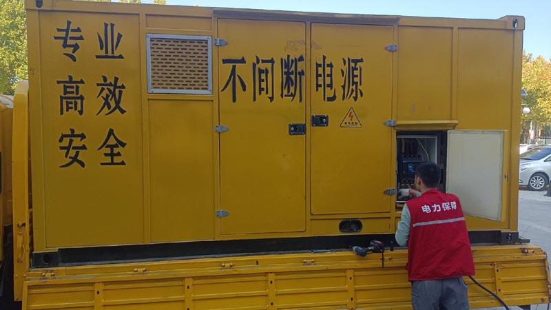 兴山柴油发电机组和UPS电源配合使用时，如何避免切换过程中的电力中断？